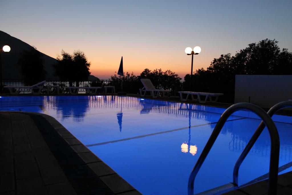 Hotel Philoxenia マスーリー エクステリア 写真
